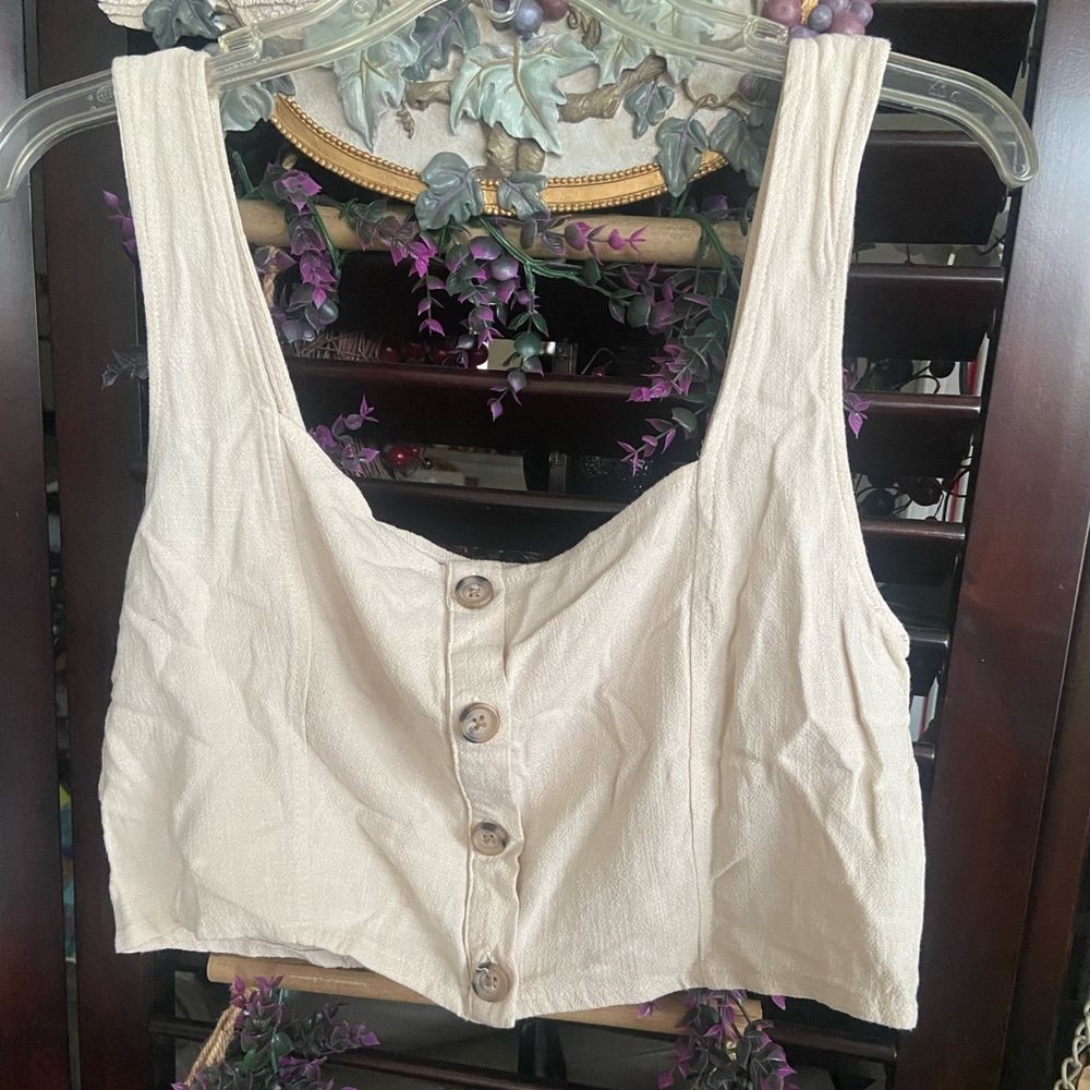 Aeropostale cropped tank top with buttons & elastic in back